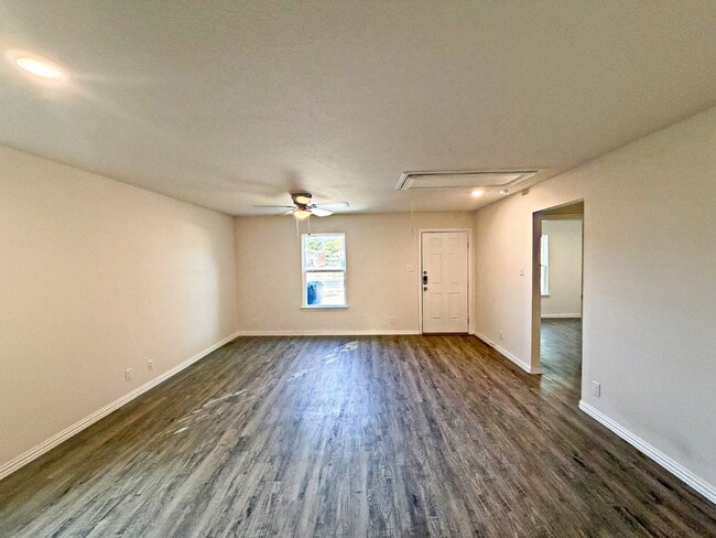 Building Photo - 2718 Bernuda, San Antonio, TX 78222