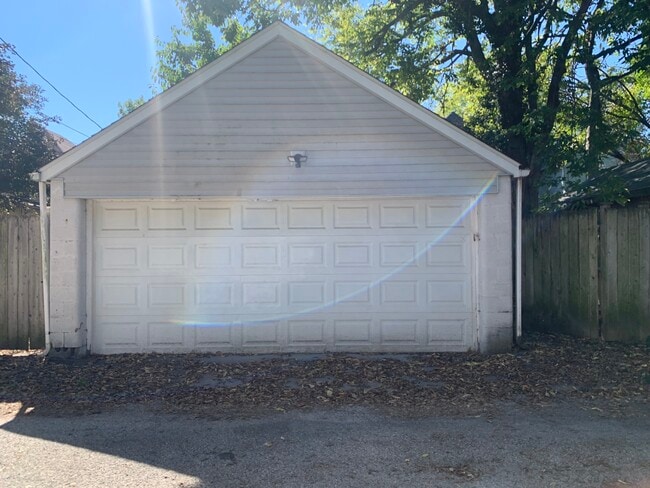 Building Photo - 154 E Gates St