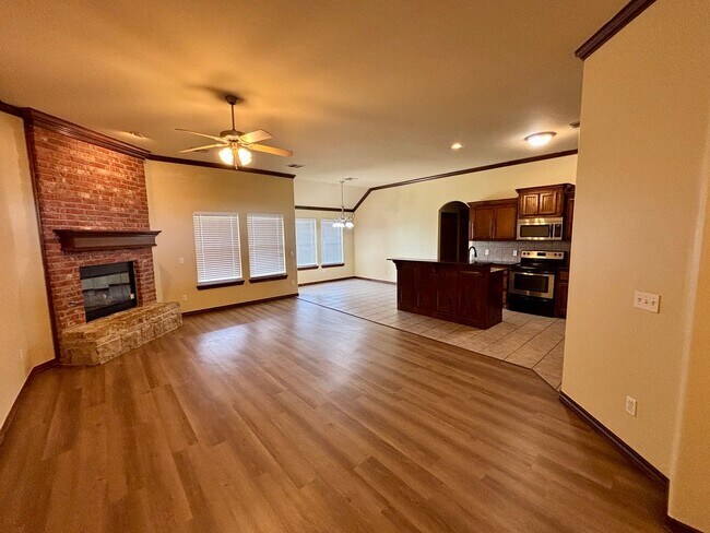 Building Photo - Charming 4 Bed 2 Bath in Yukon