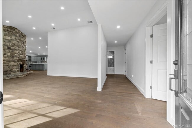 Building Photo - 257 Southlawn Ave