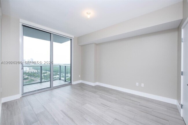 Foto del edificio - 16385 Biscayne Blvd