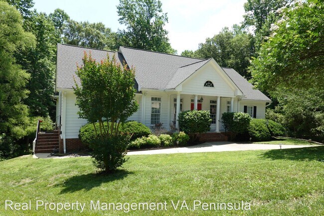 Building Photo - 4 br, 3.5 bath House - 118 Kempe Dr.