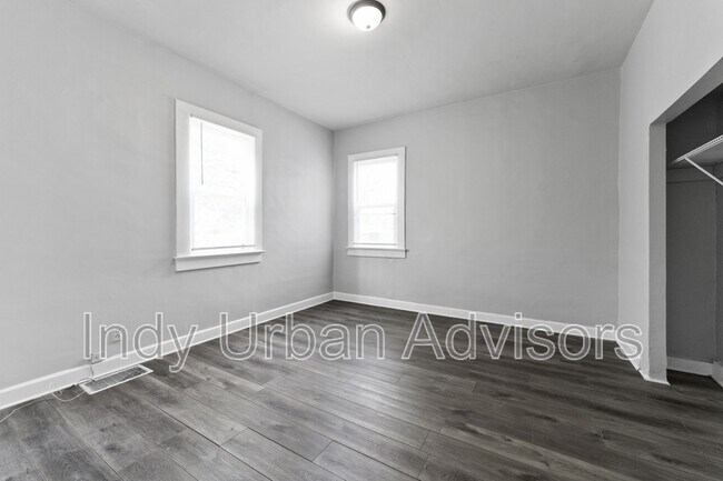 Foto del edificio - 1024 Winfield Ave