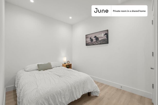 Building Photo - Room in Shared 4 bed/2 bath home in Dupont Circle