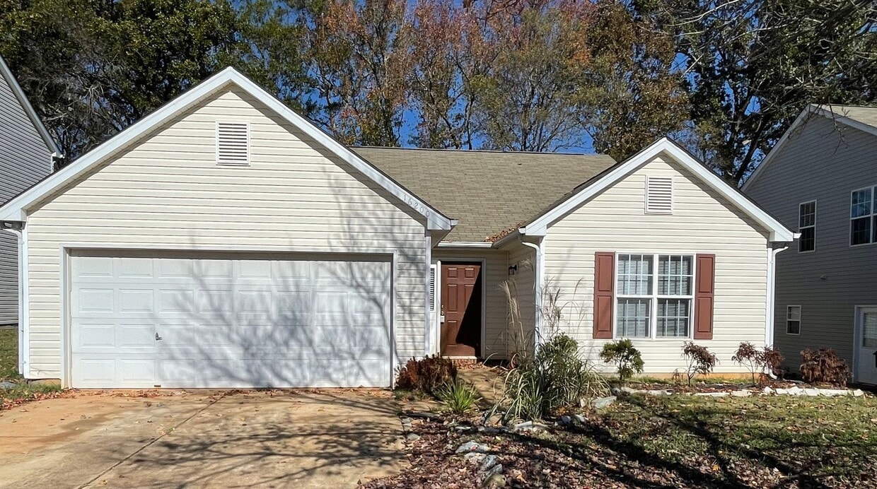 Primary Photo - Beautiful ranch home in Steele Creek