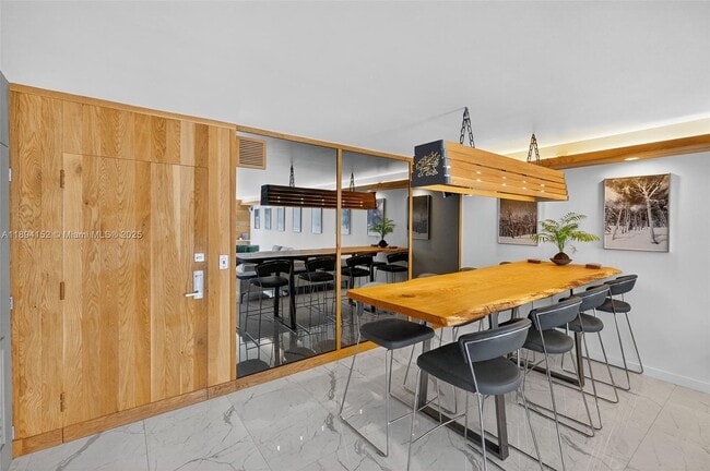 Foto del edificio - 2401 Collins Ave