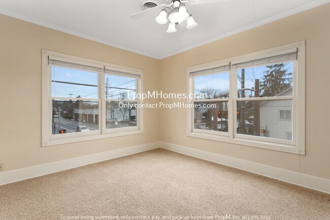 Building Photo - Charming Two-Bedroom Unit: Your Perfect Home in SE Portland!