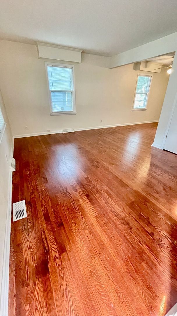 Building Photo - Beautifully Updated 2-Bedroom, 1-Bathroom ...