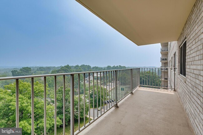 Foto del edificio - 1111 University Blvd W