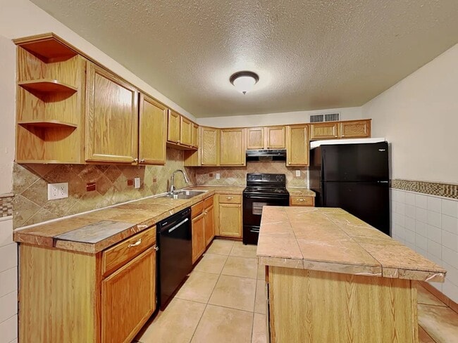 Building Photo - 3734 W Columbine Dr