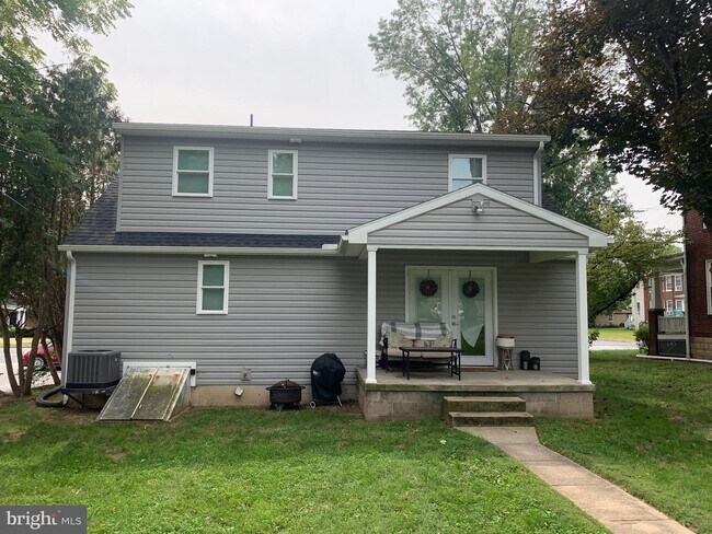 Building Photo - 108 E Lincoln Ave
