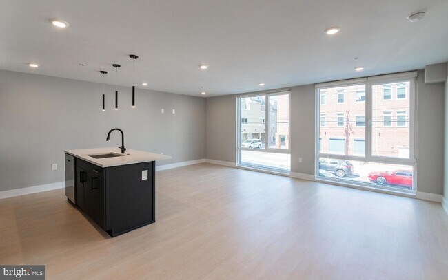 Foto del edificio - 6604 Ridge Ave