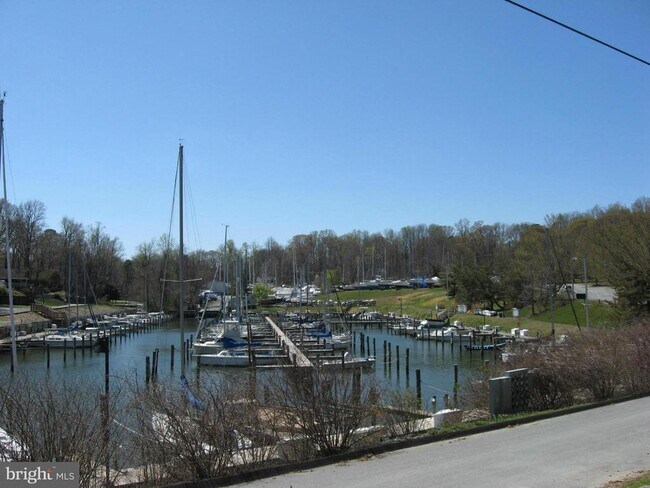 Foto del edificio - 1594 N Harbor Dr