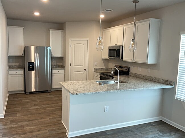 Foto del edificio - 3232 Emberly Dr