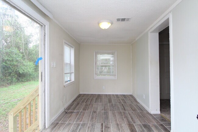 Foto del edificio - Convenient 3BD/1BA Home Near NAS Pensacola...