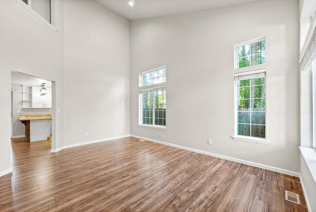 Building Photo - Updated 3 Bed Home for Rent in Lacey | Vau...