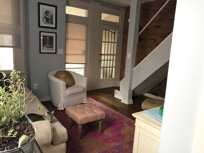 Foto del edificio - 306 E Blenkner St