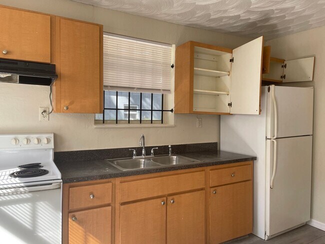 Foto del edificio - 3bed/1bath Single family house ready 1st w...