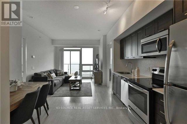 Photo du bâtiment - 2212 Lake Shore Blvd W