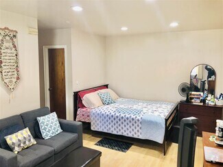 11 Craigslist Ads That Will Make Your Skin Crawl Single Bedroom Shared Bathroom Windows Xp