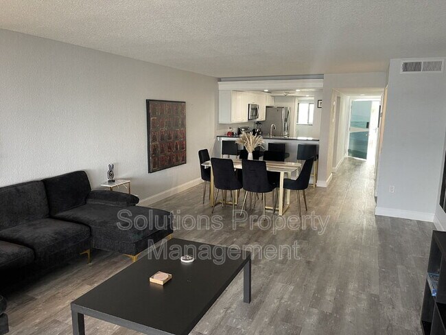 Foto del edificio - 3799 S Banana River Blvd