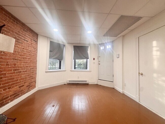 Foto del edificio - 384 Riverway