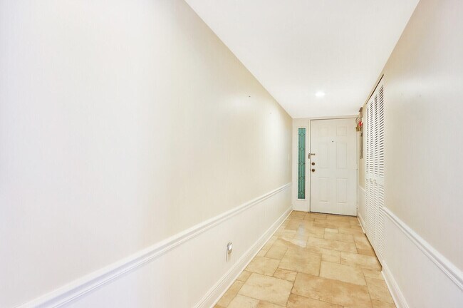 Building Photo - 900 Ocean Dr