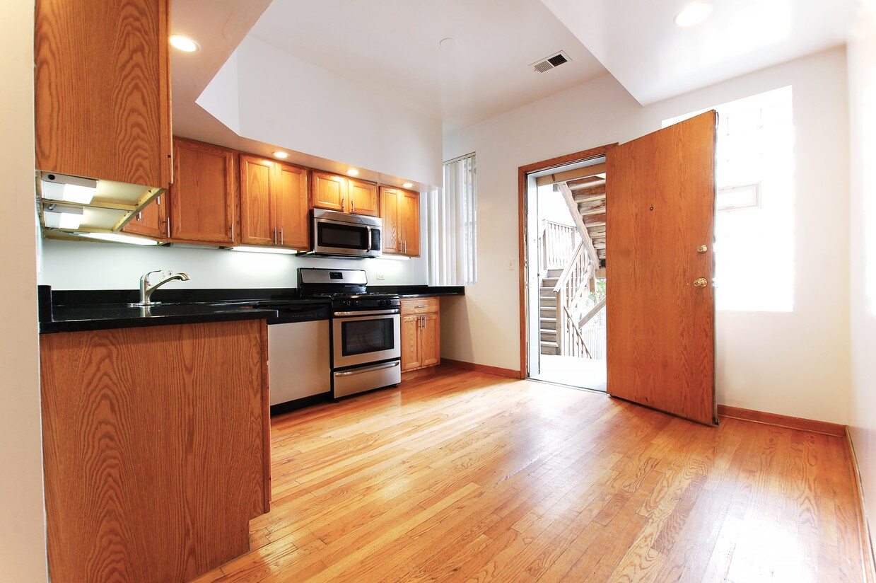 Primary Photo - 2722 N Kimball Ave