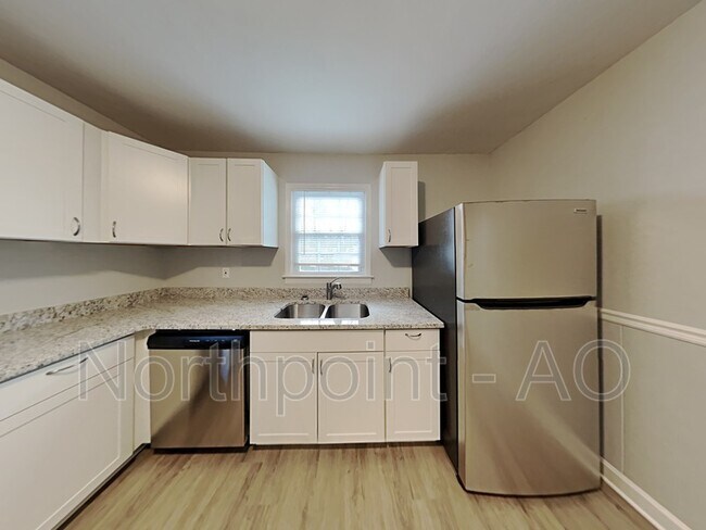 Building Photo - 447 Burks Pl