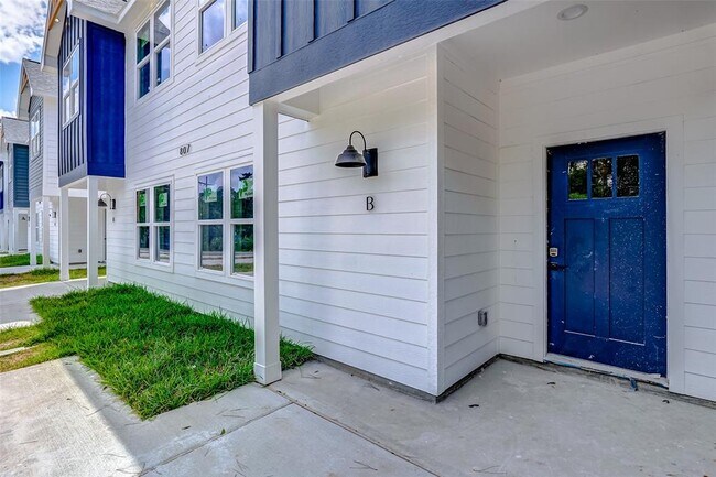 Building Photo - 807 Avenue J Pl