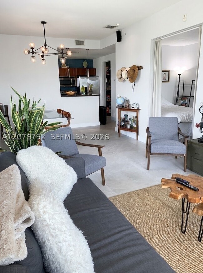 Foto del edificio - 652 NE 63rd St