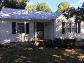 Building Photo - 2206 Circle Dr