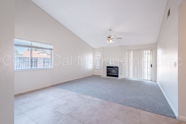 Building Photo - 4 Bedroom/2 Bath Home in Desired Southwest...