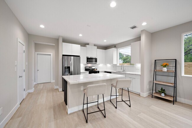 Foto del edificio - 8672 Easthaven Blvd