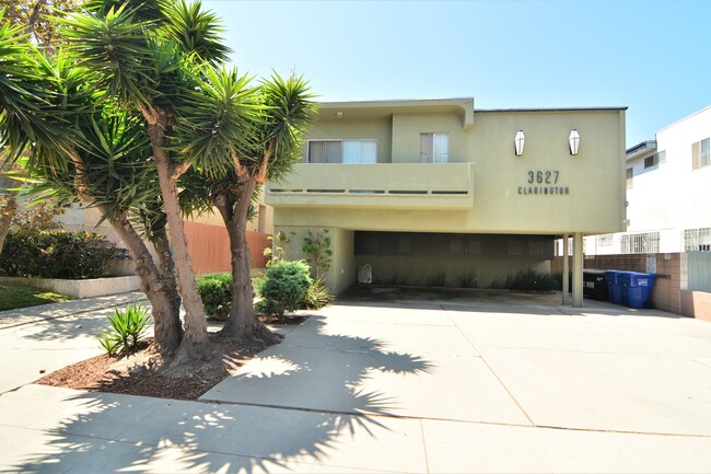 Foto del edificio - 3627 Clarington Ave