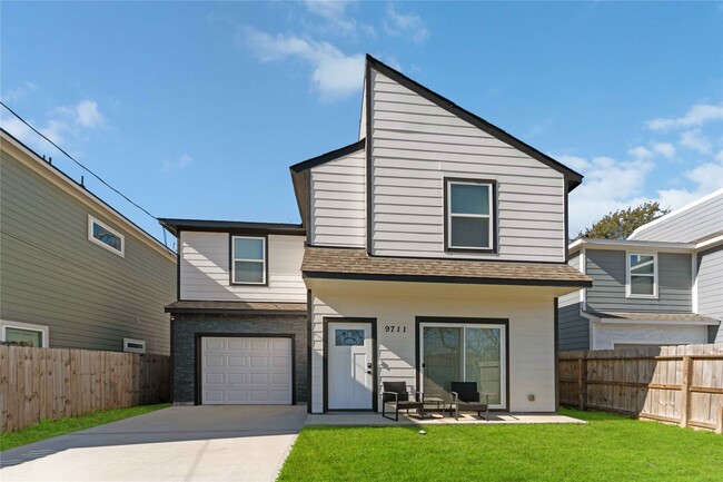 Building Photo - 9711 Beckley St