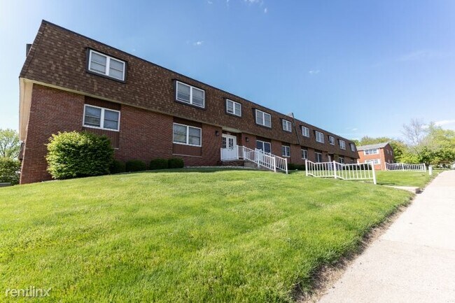 Foto del edificio - 2 br, 1 bath Apartment - 7111 N Miramar Dr