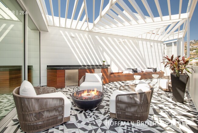 Building Photo - 1030 N Kings Road West Hollywood, CA 90069