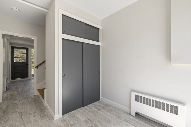 Foto del edificio - 24 Tyler Rd