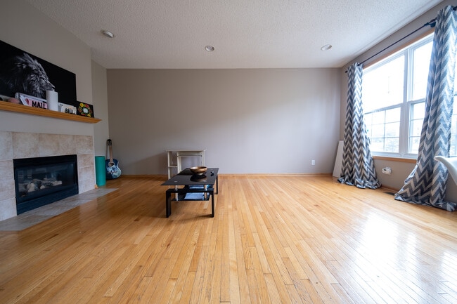 Foto del edificio - 710 Village Pkwy