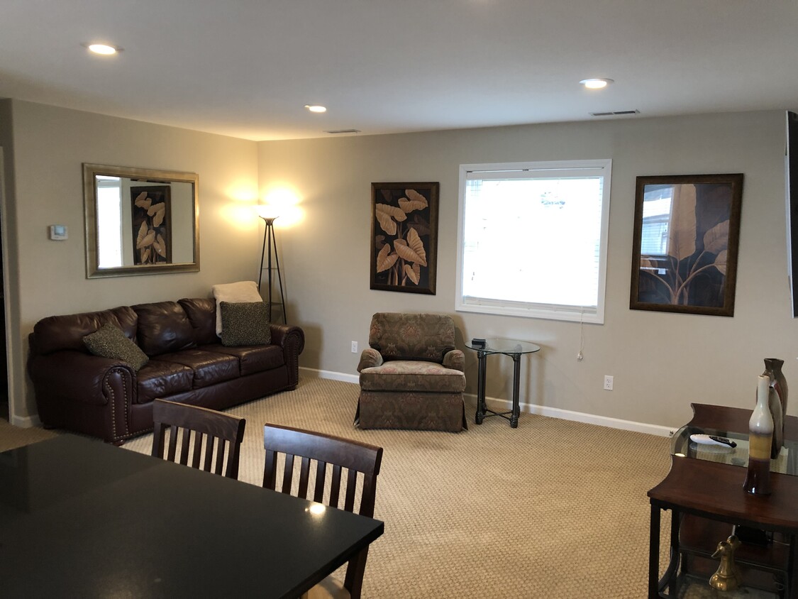 Primary Photo - 400 Oakhill Dr