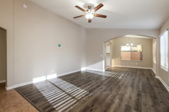 Foto del edificio - 5035 W Kristal Way