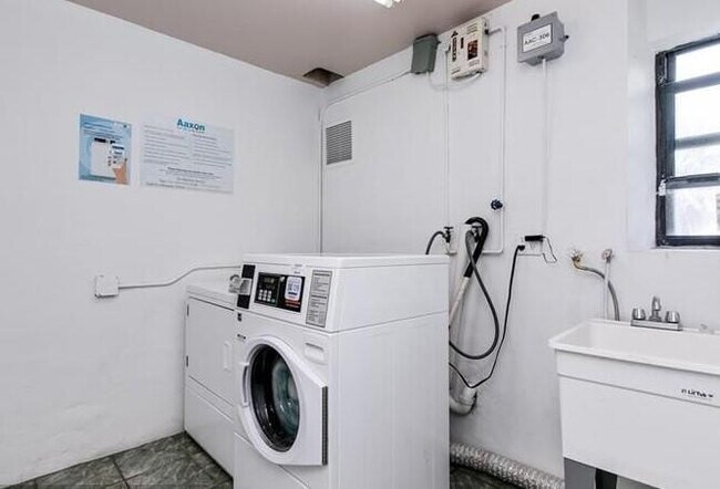 Foto del edificio - 301 Golden Isles Dr