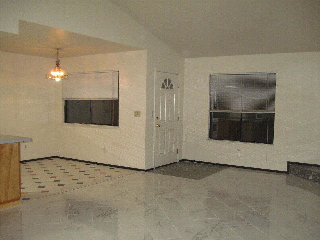 Foto principal - 1536 Bridge St