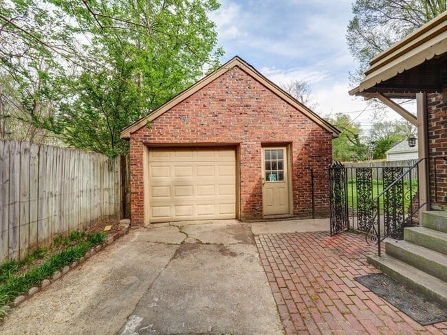 Building Photo - 48 S Alicia Dr