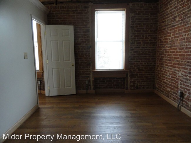 Building Photo - 102 S Beaver St