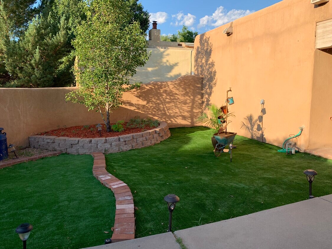 Primary Photo - 3105 Camino Caballete NW