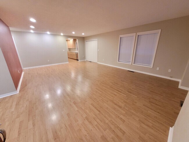 Building Photo - 815 Haas Ln SE