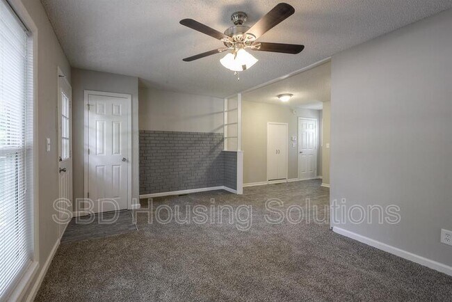 Foto del edificio - 18304 E 18th St N