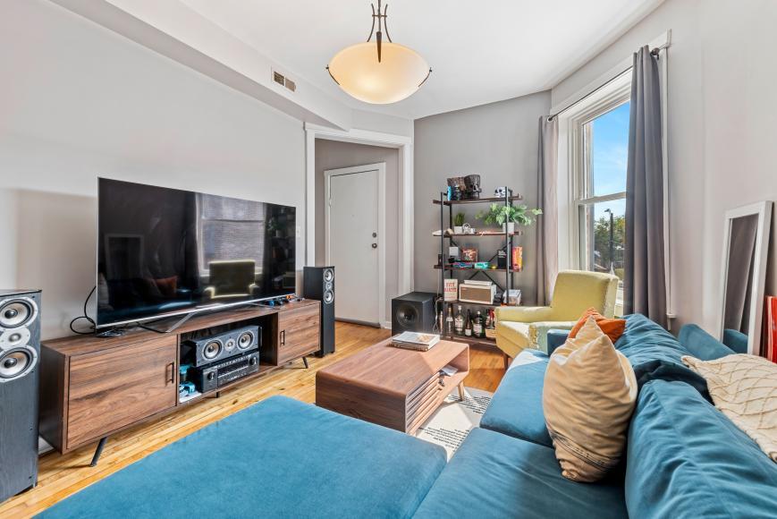 Foto principal - 1 bedroom in Chicago IL 66022